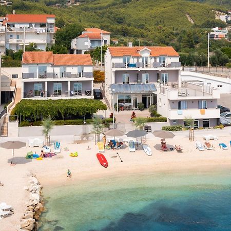 פודסטראנה Seaside Luxury Suites מראה חיצוני תמונה