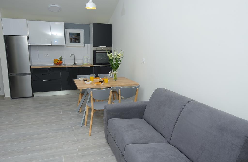 פודסטראנה Seaside Luxury Suites מראה חיצוני תמונה