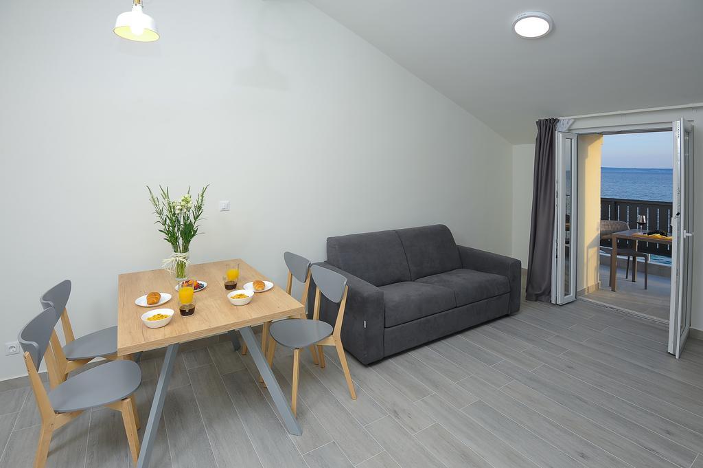 פודסטראנה Seaside Luxury Suites מראה חיצוני תמונה