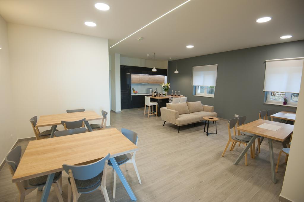 פודסטראנה Seaside Luxury Suites מראה חיצוני תמונה